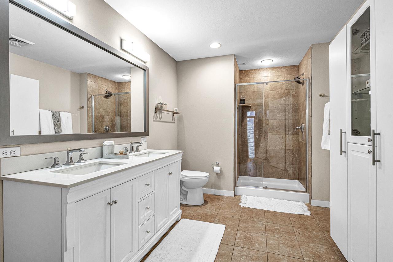 106 W Seeboth Street Unit: 520