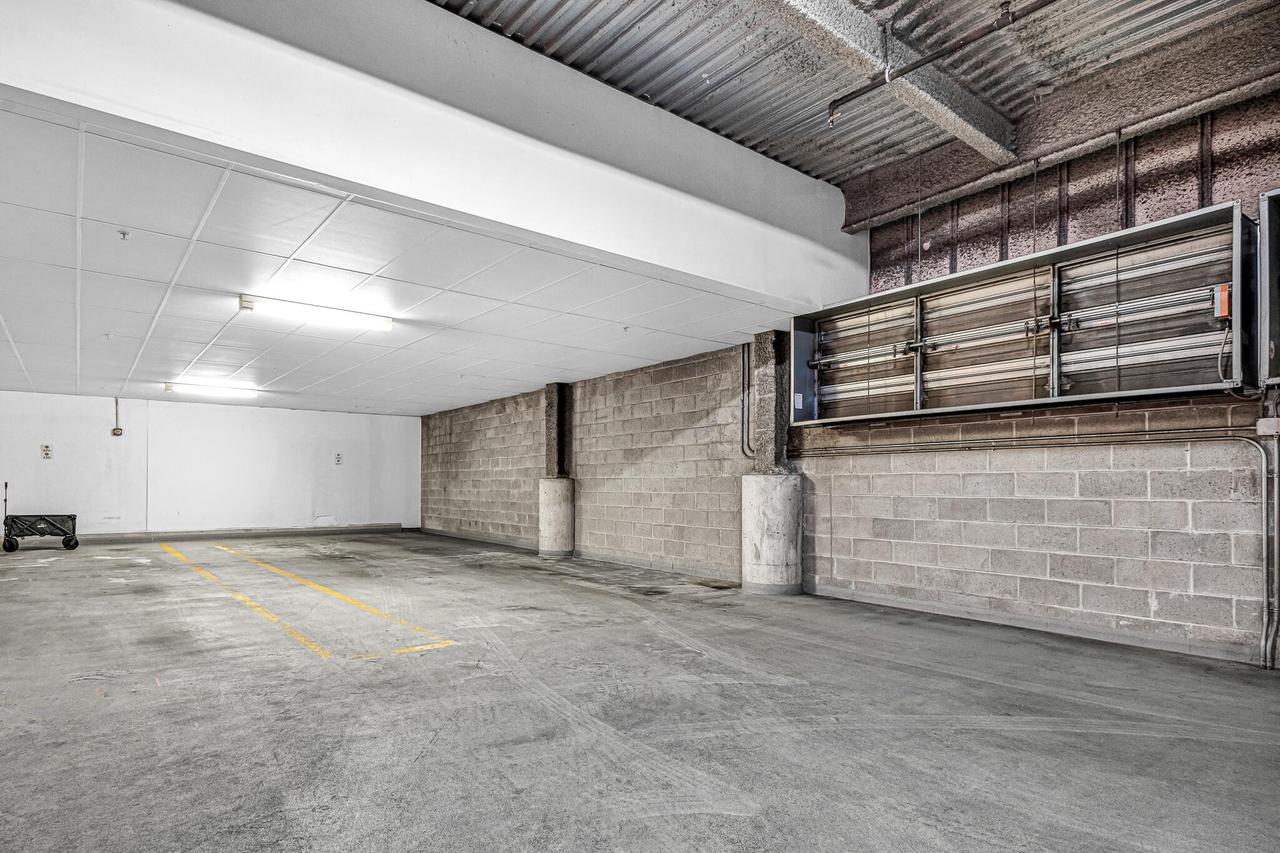 106 W Seeboth Street Unit: 520