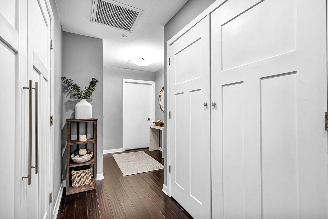 106 W Seeboth Street Unit: 520