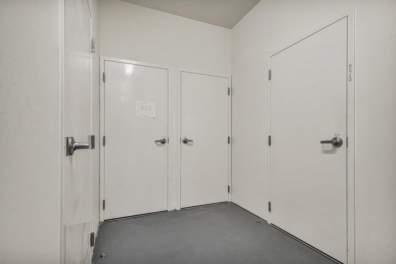 106 W Seeboth Street Unit: 520