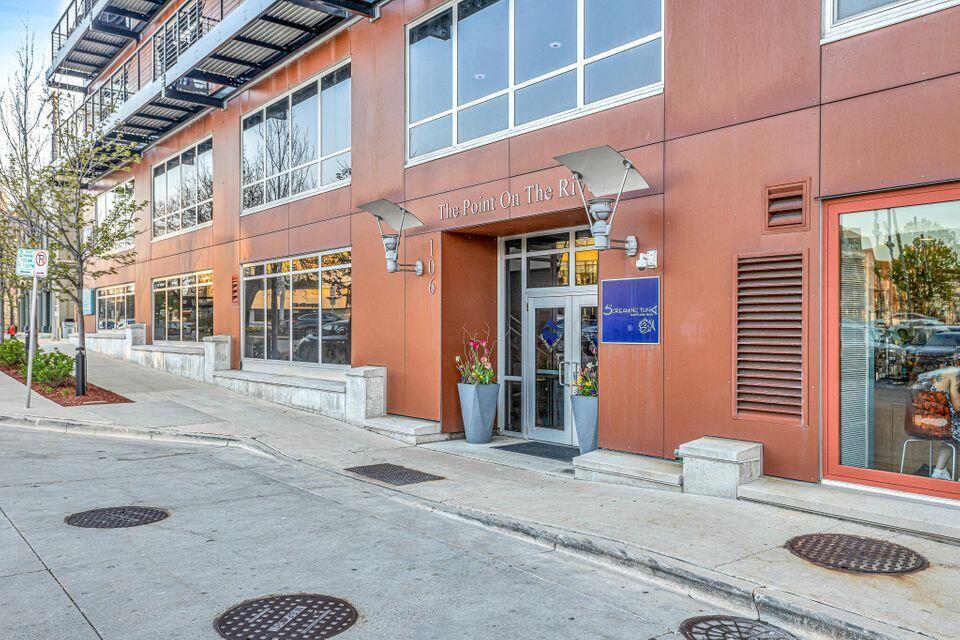 106 W Seeboth Street Unit: 520