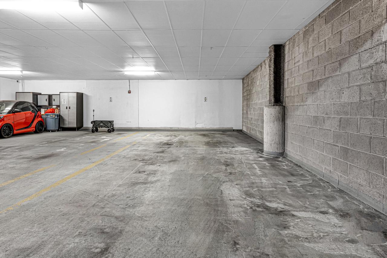 106 W Seeboth Street Unit: 520