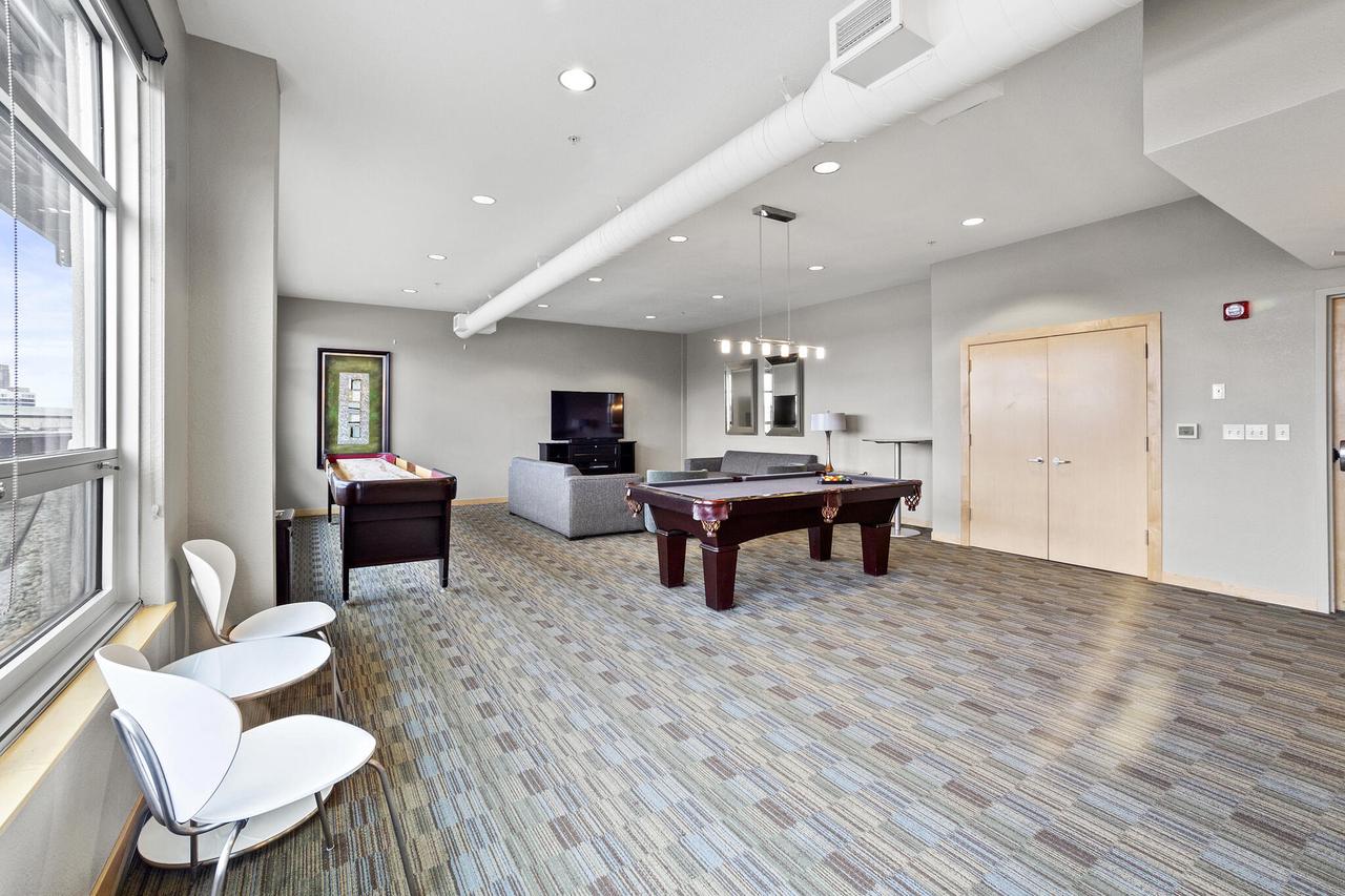 106 W Seeboth Street Unit: 520