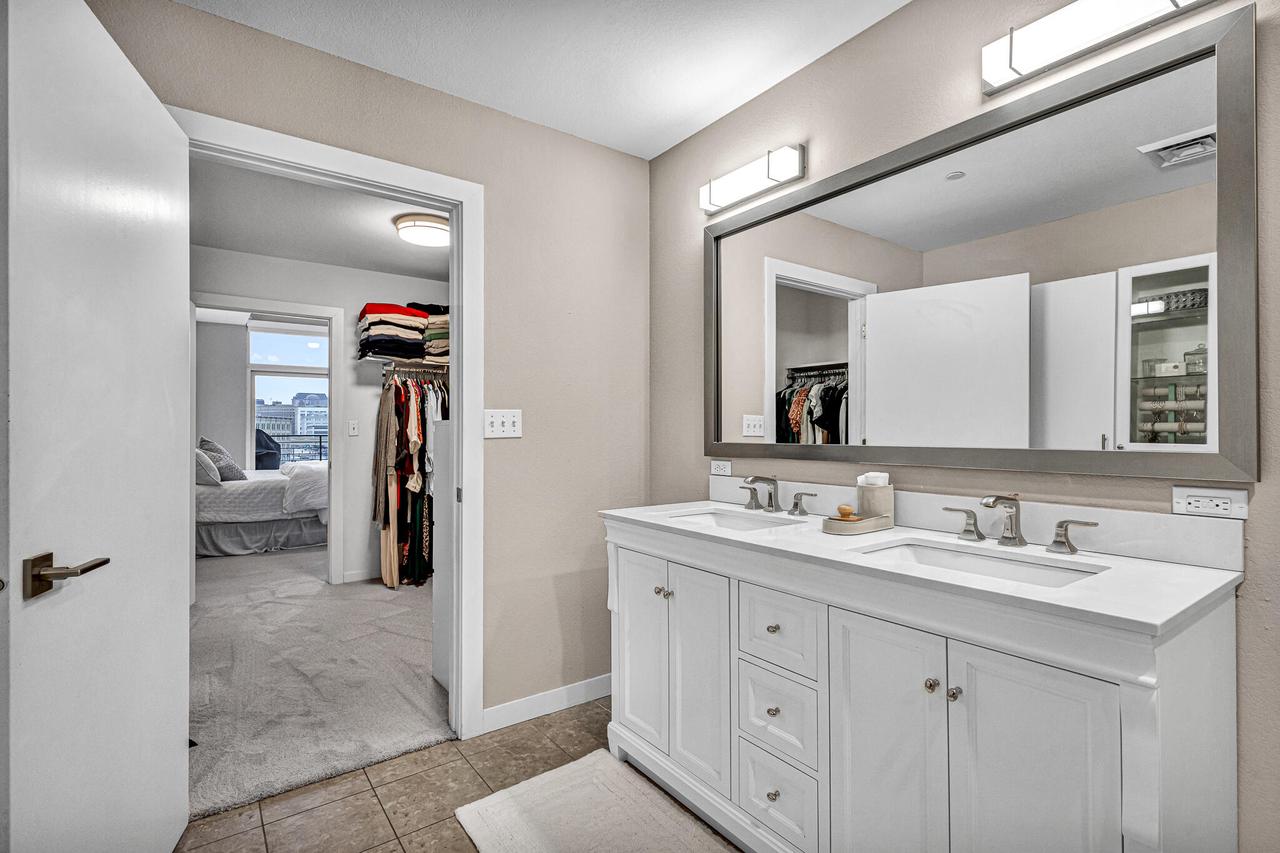 106 W Seeboth Street Unit: 520