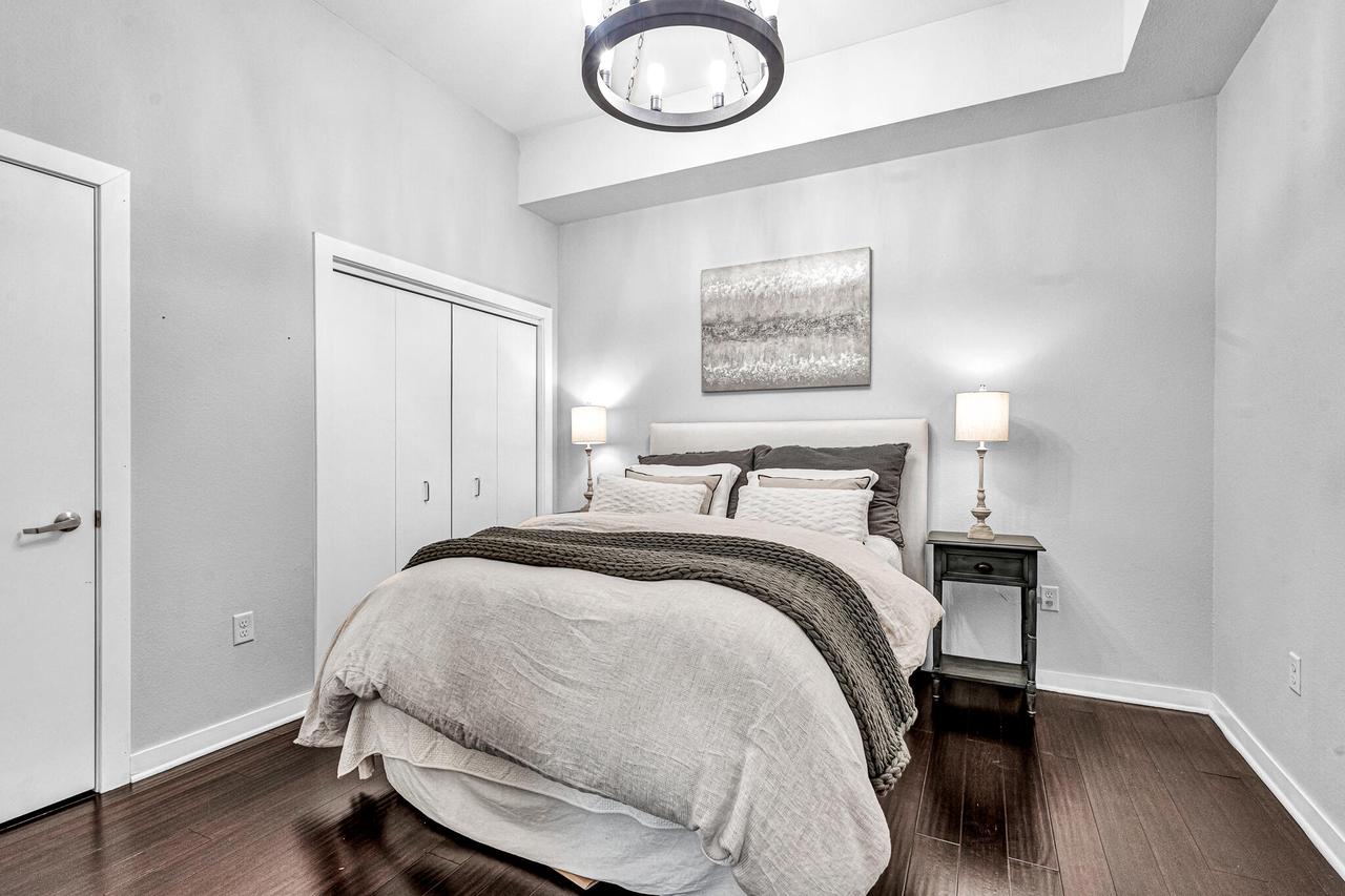 106 W Seeboth Street Unit: 520