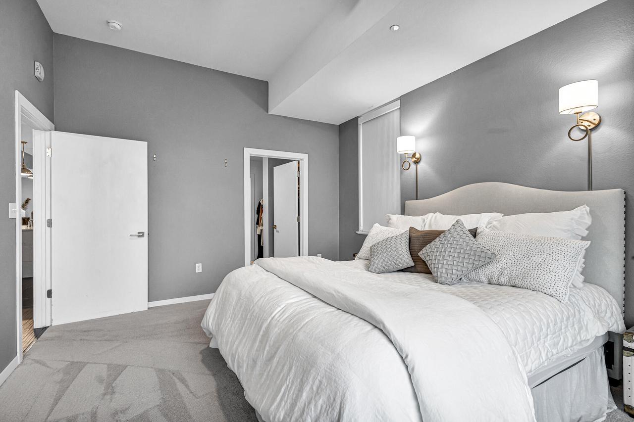 106 W Seeboth Street Unit: 520