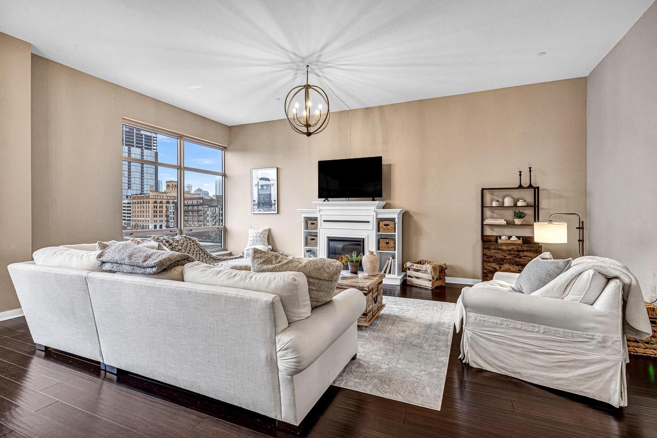 106 W Seeboth Street Unit: 520