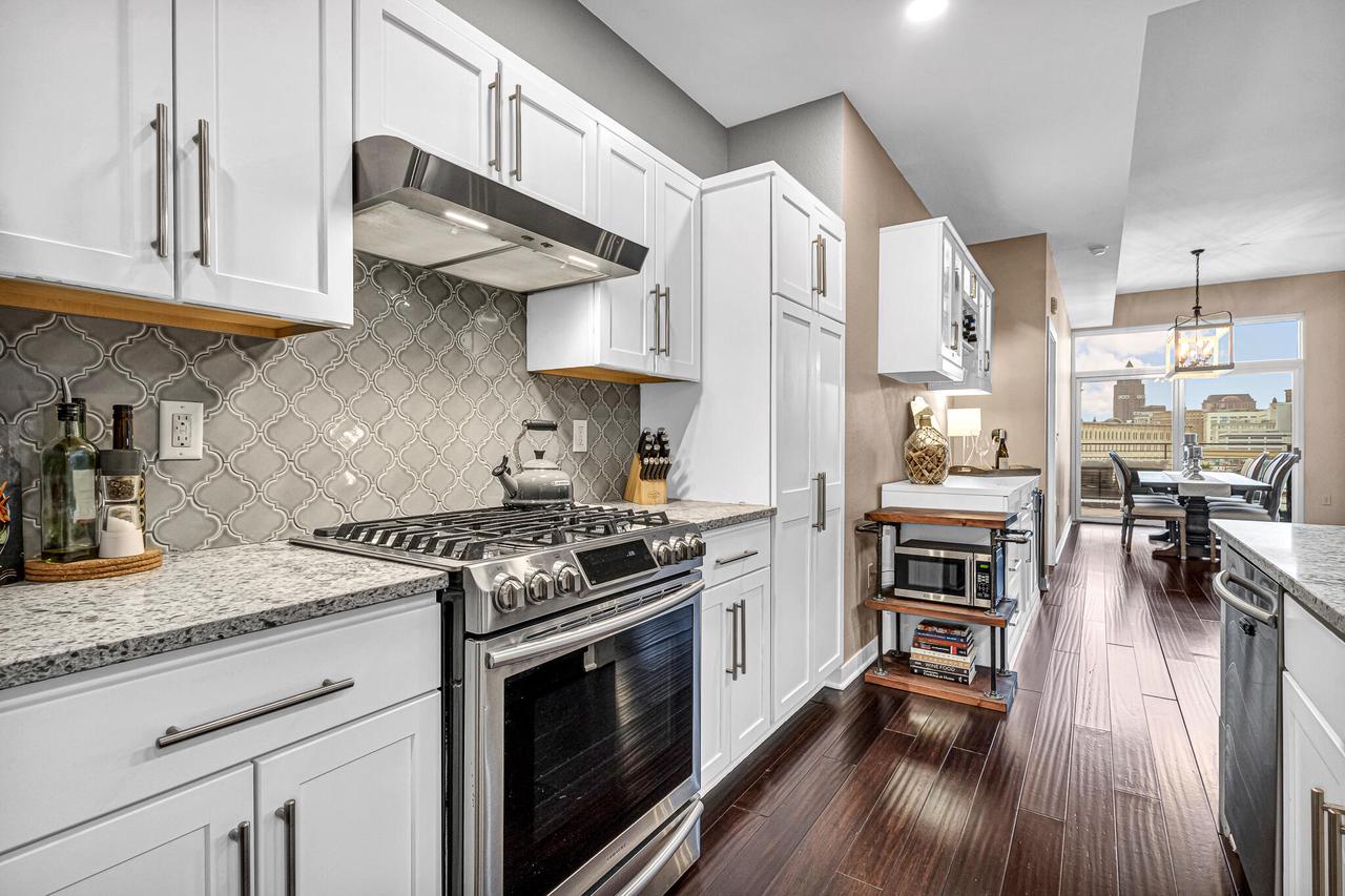 106 W Seeboth Street Unit: 520