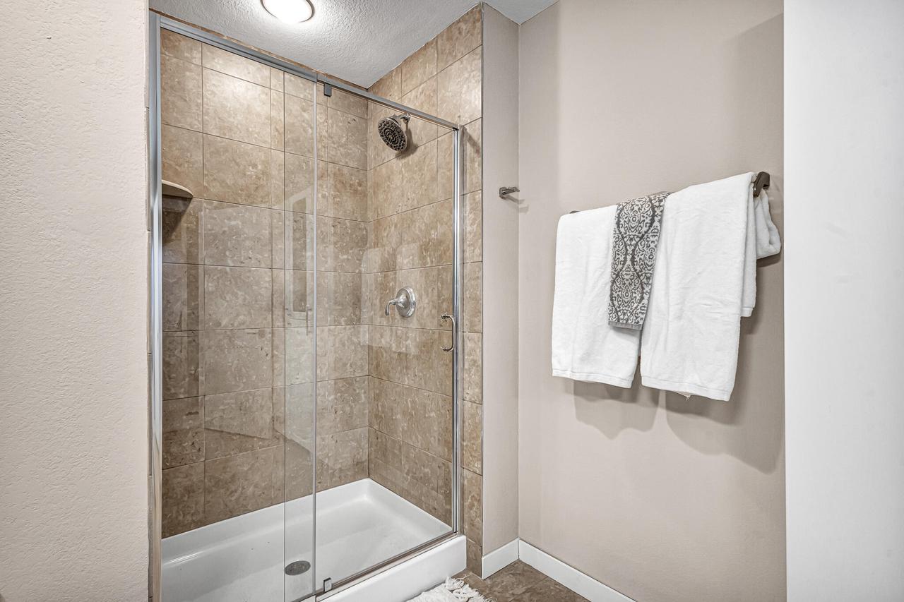 106 W Seeboth Street Unit: 520