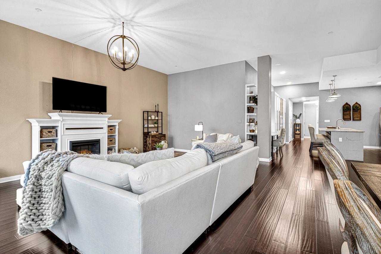 106 W Seeboth Street Unit: 520