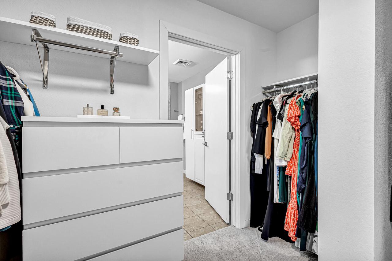 106 W Seeboth Street Unit: 520