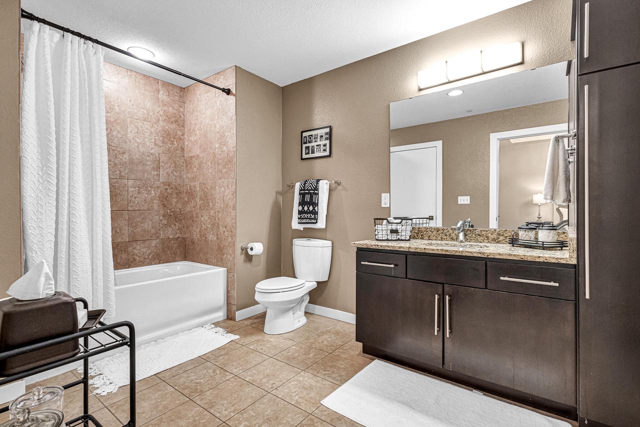 106 W Seeboth Street Unit: 520