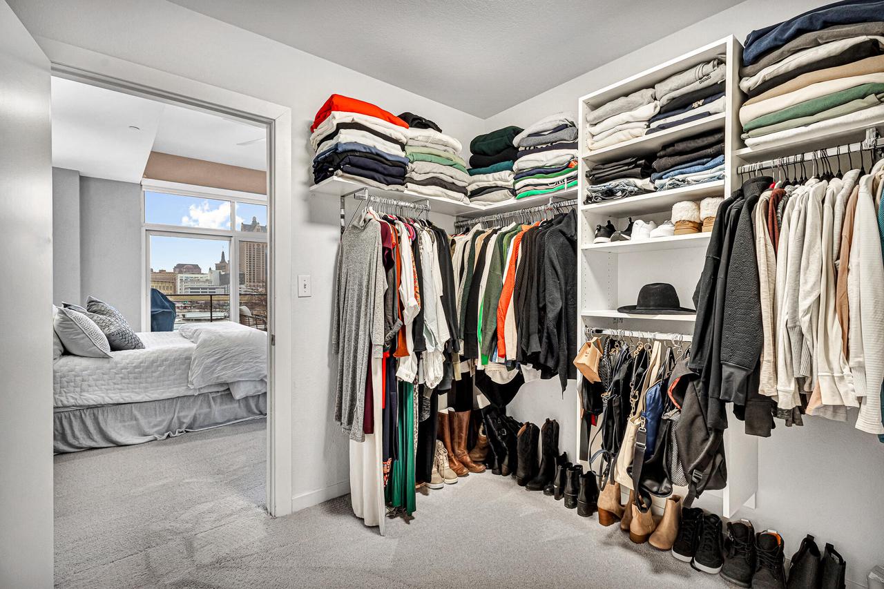 106 W Seeboth Street Unit: 520