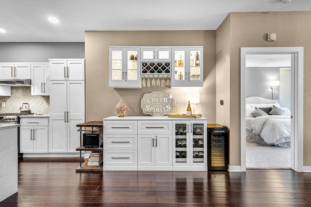 106 W Seeboth Street Unit: 520