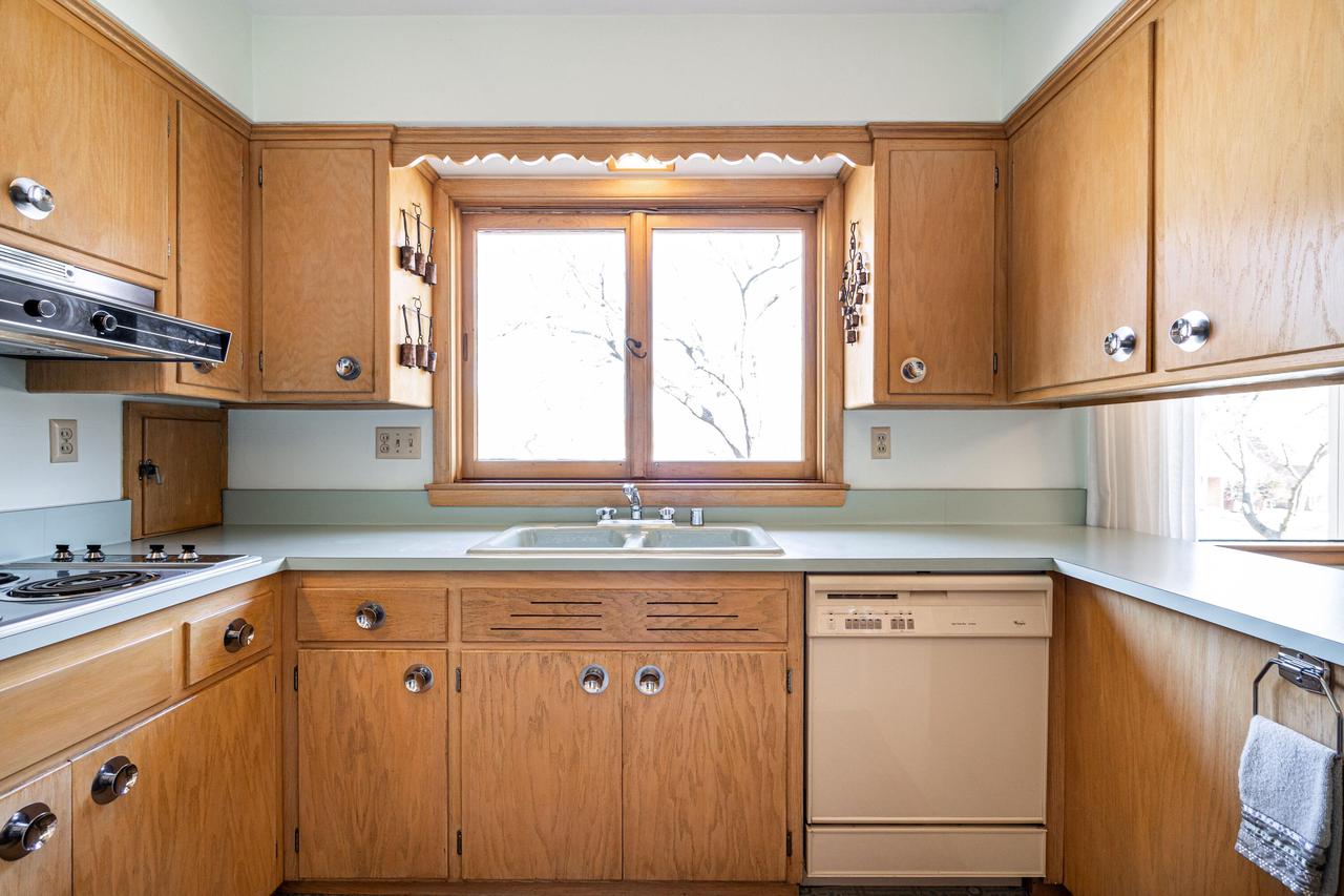 8621 Ravenswood CIRCLE