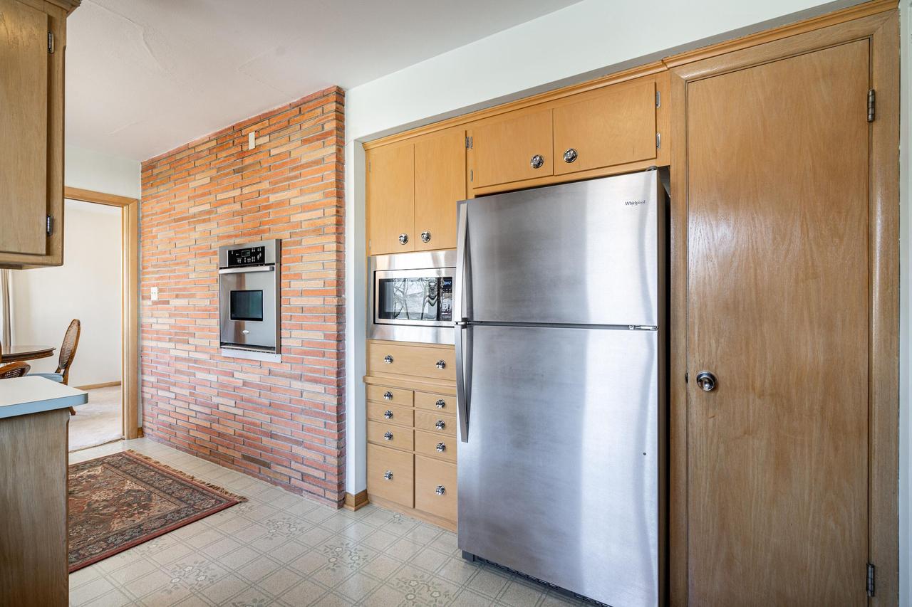 8621 Ravenswood CIRCLE