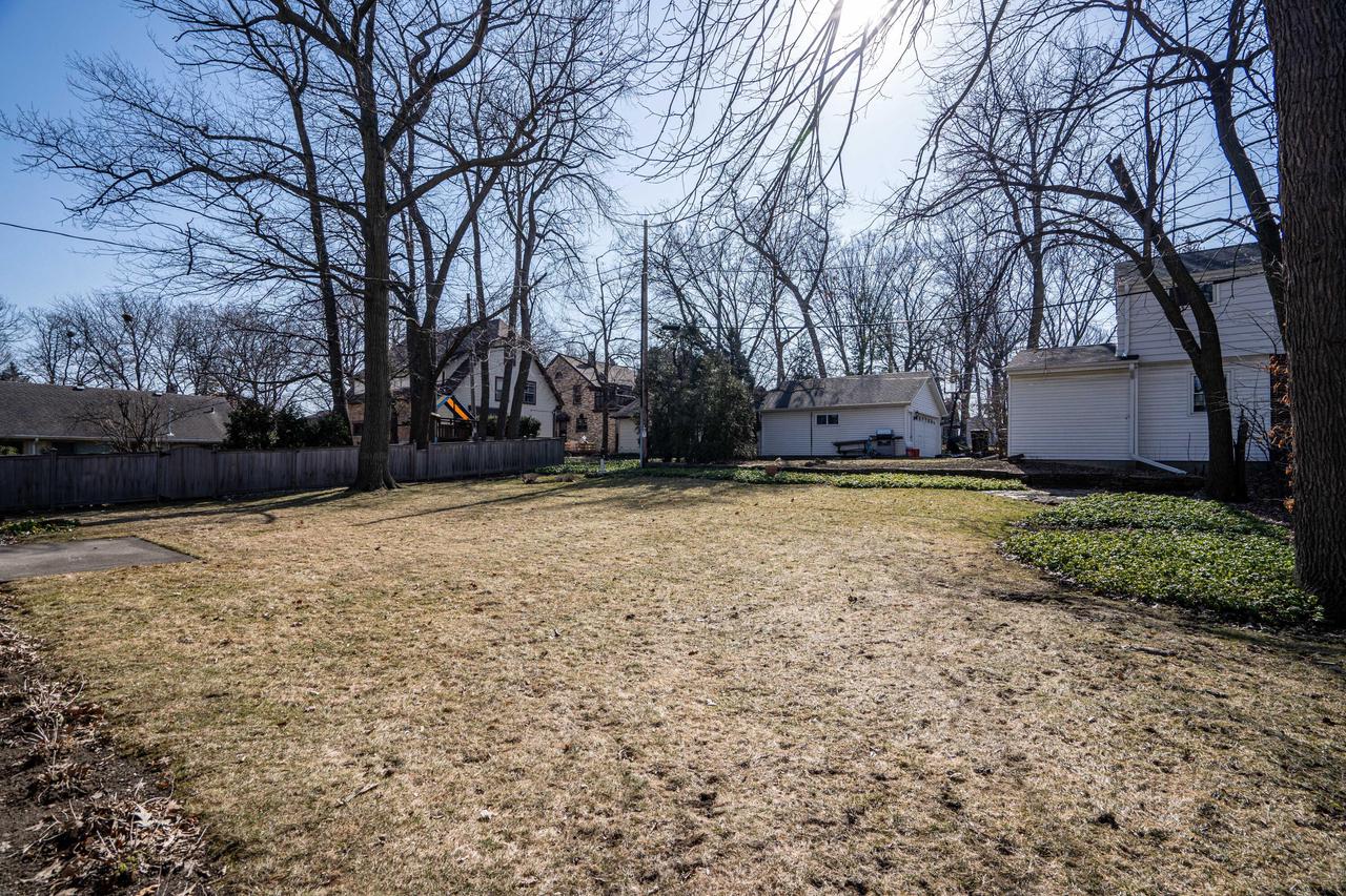 8621 Ravenswood CIRCLE