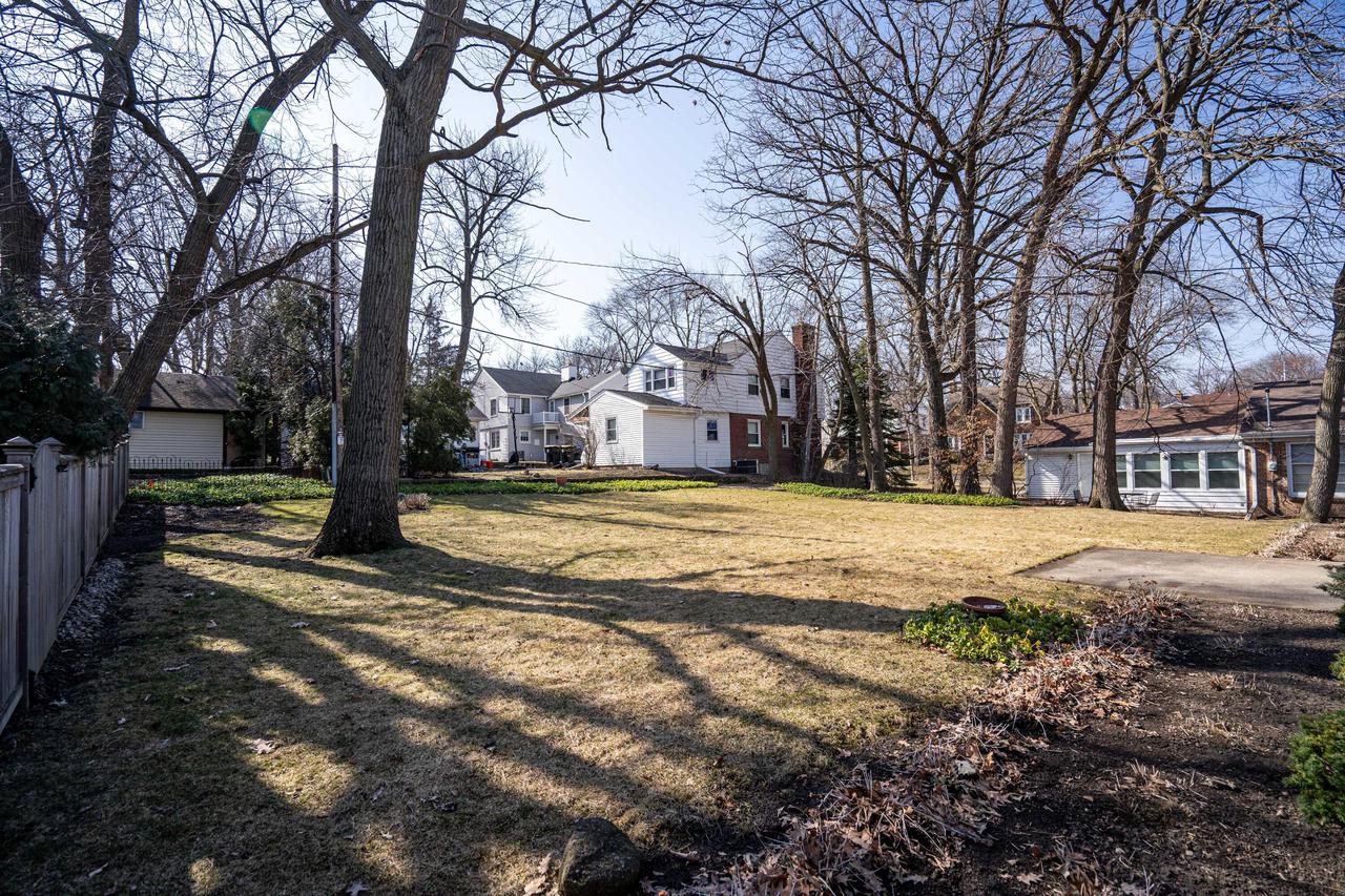 8621 Ravenswood CIRCLE