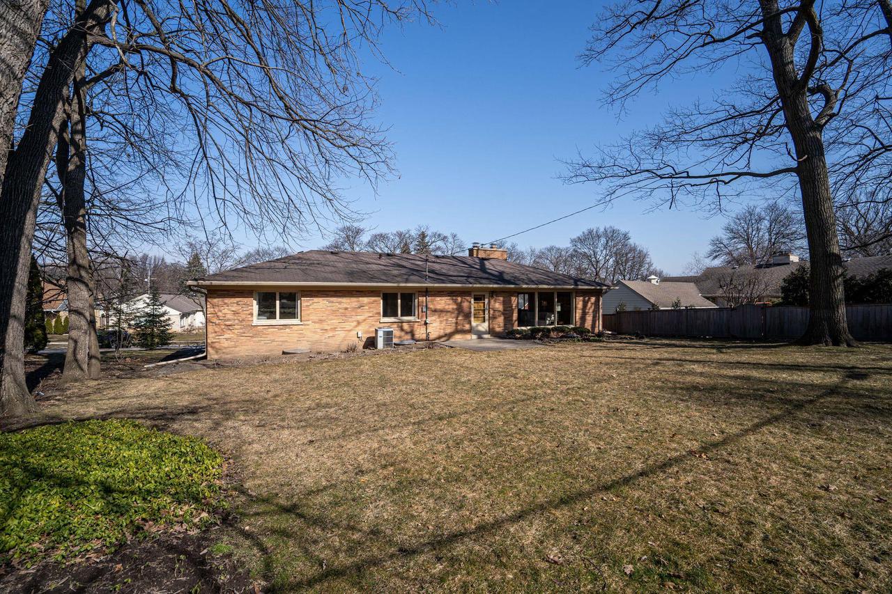 8621 Ravenswood CIRCLE