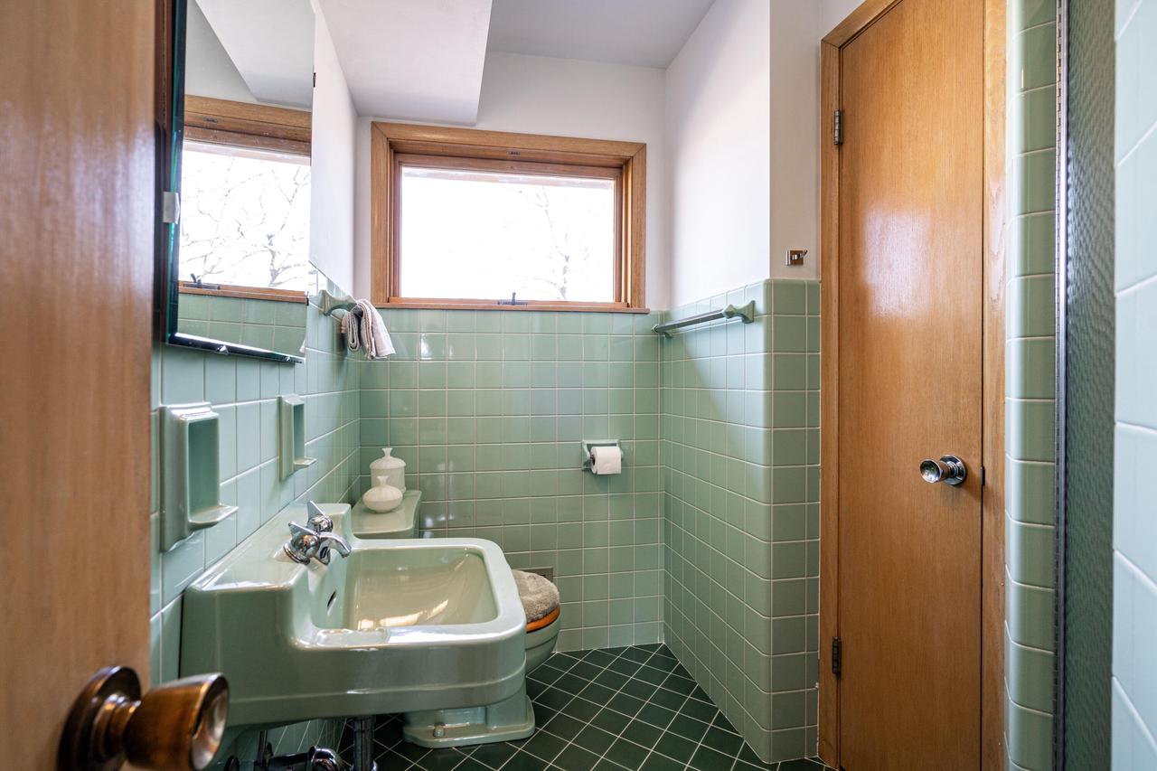 8621 Ravenswood CIRCLE