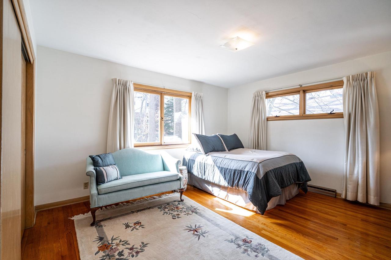 8621 Ravenswood CIRCLE