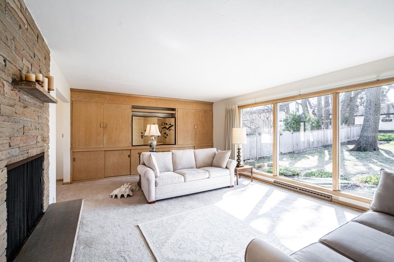 8621 Ravenswood CIRCLE