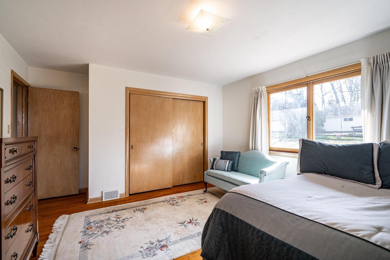 8621 Ravenswood CIRCLE