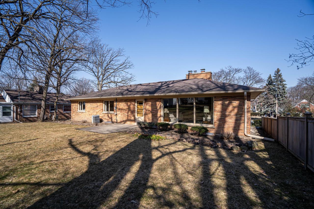 8621 Ravenswood CIRCLE