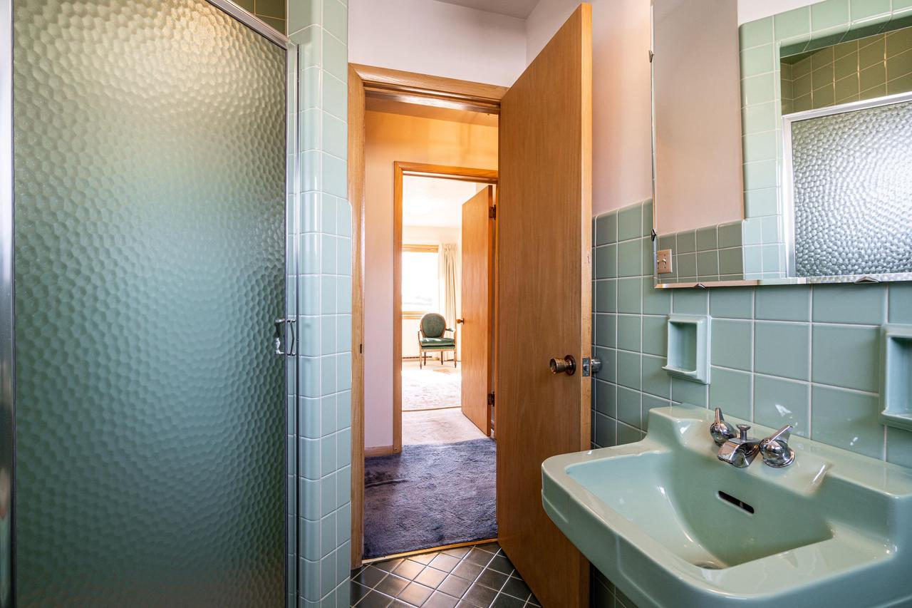 8621 Ravenswood CIRCLE