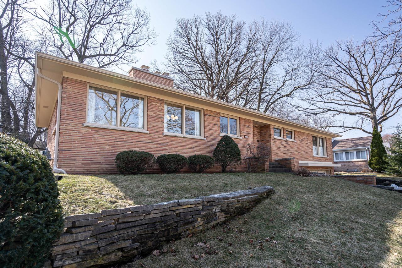 8621 Ravenswood CIRCLE