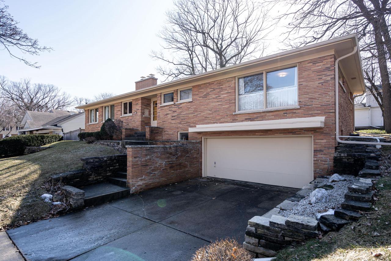 8621 Ravenswood CIRCLE