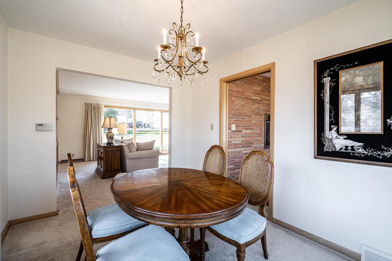 8621 Ravenswood CIRCLE