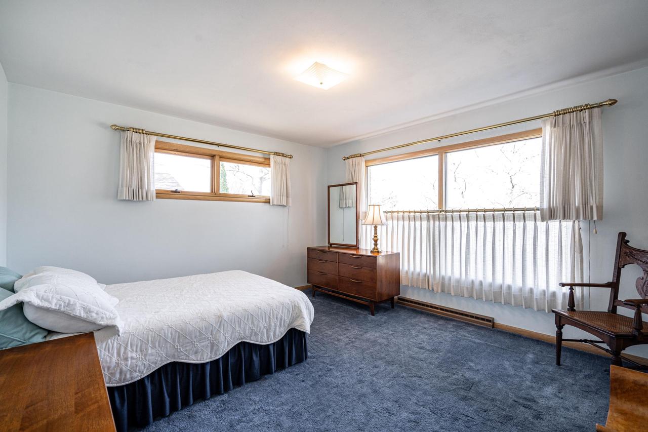 8621 Ravenswood CIRCLE