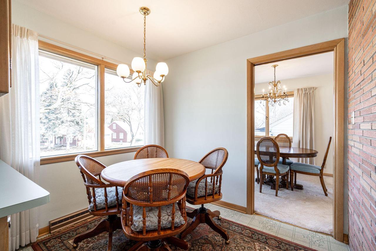 8621 Ravenswood CIRCLE