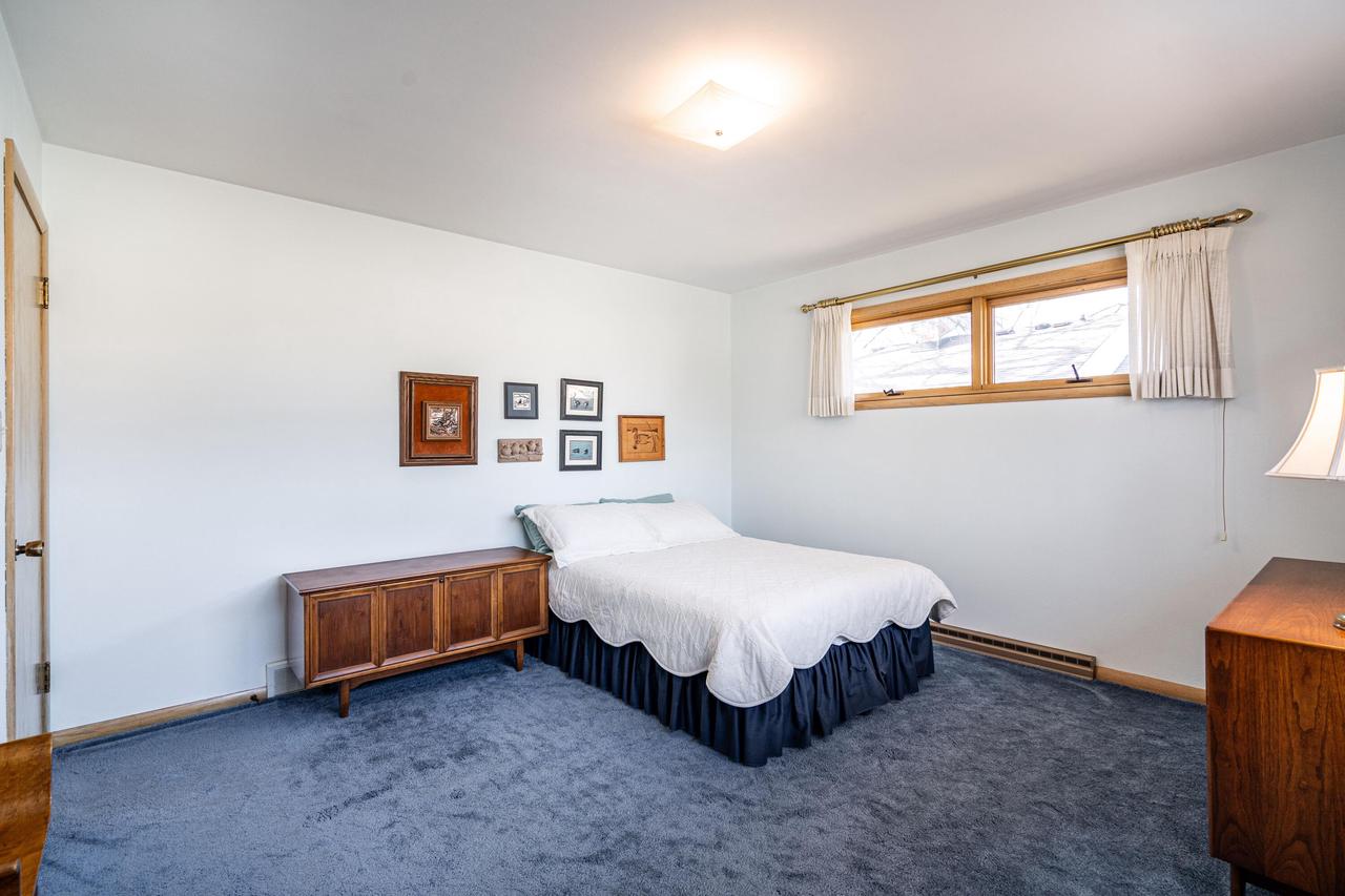 8621 Ravenswood CIRCLE