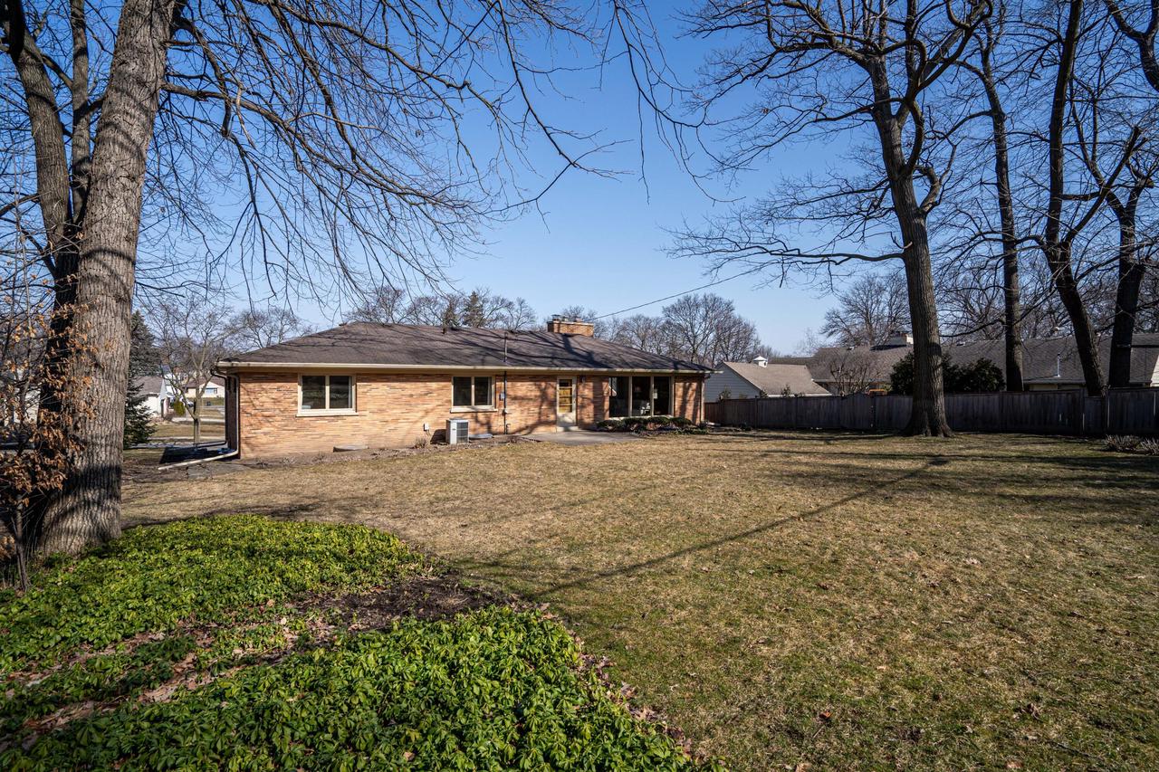 8621 Ravenswood CIRCLE