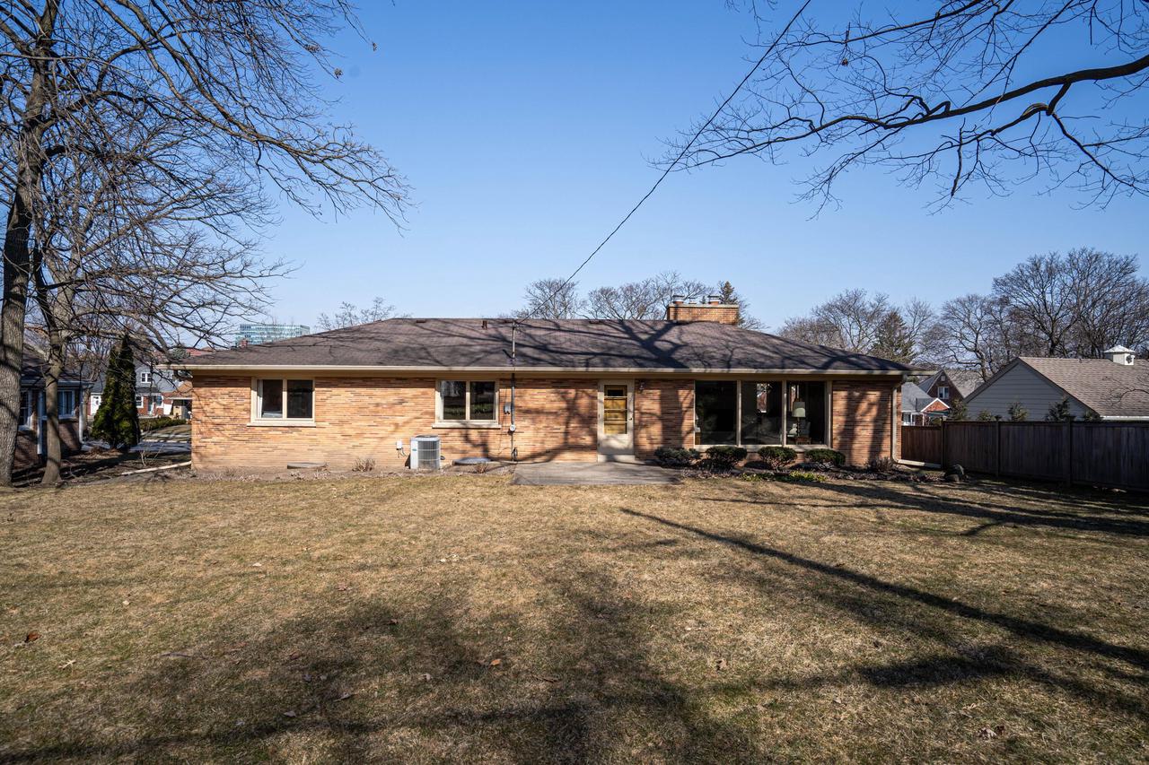 8621 Ravenswood CIRCLE