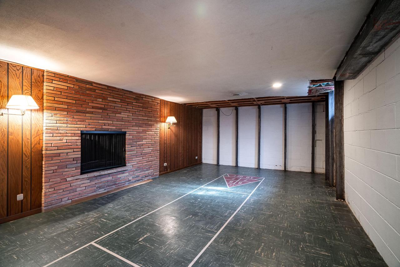 8621 Ravenswood CIRCLE