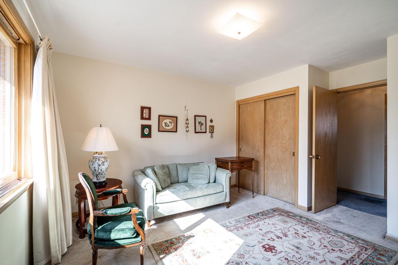 8621 Ravenswood CIRCLE