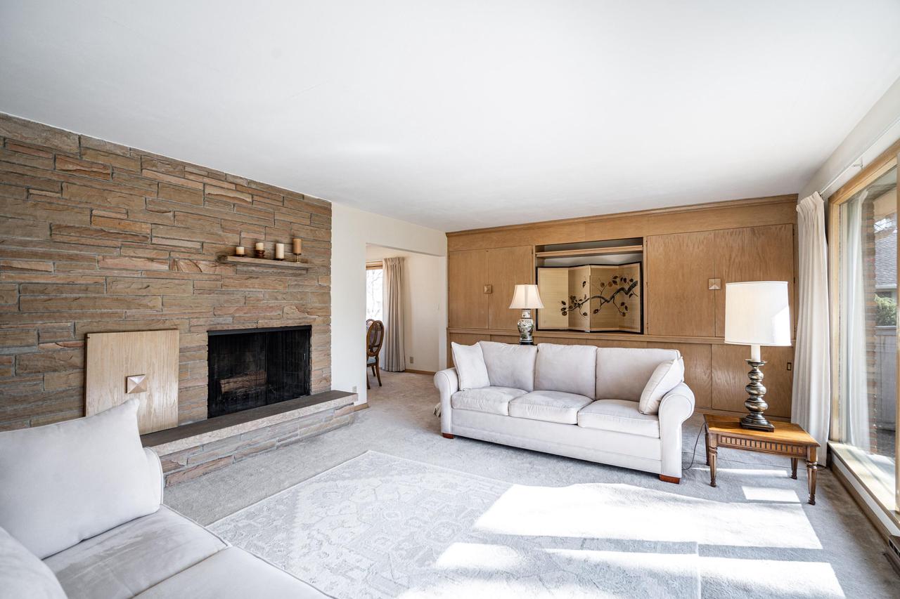 8621 Ravenswood CIRCLE