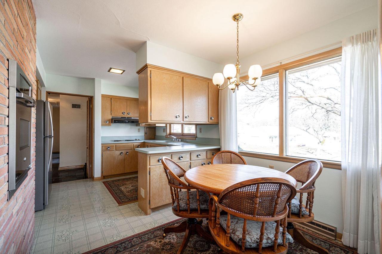 8621 Ravenswood CIRCLE