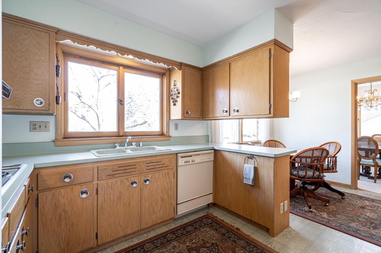 8621 Ravenswood CIRCLE