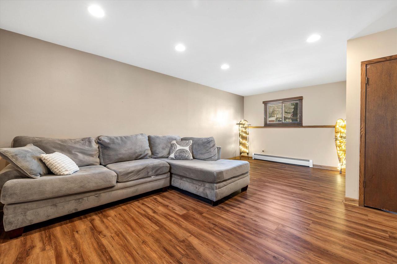 W246S7005 Maple Hill DRIVE