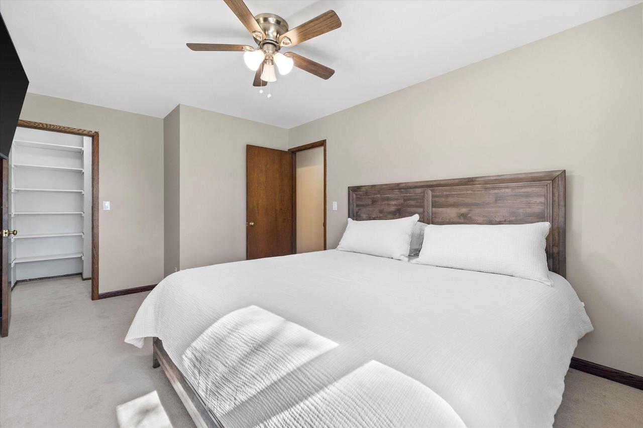 W246S7005 Maple Hill DRIVE