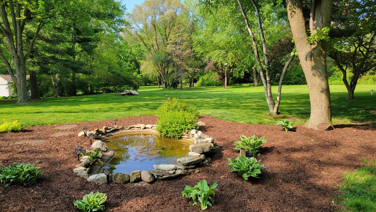 W246S7005 Maple Hill DRIVE