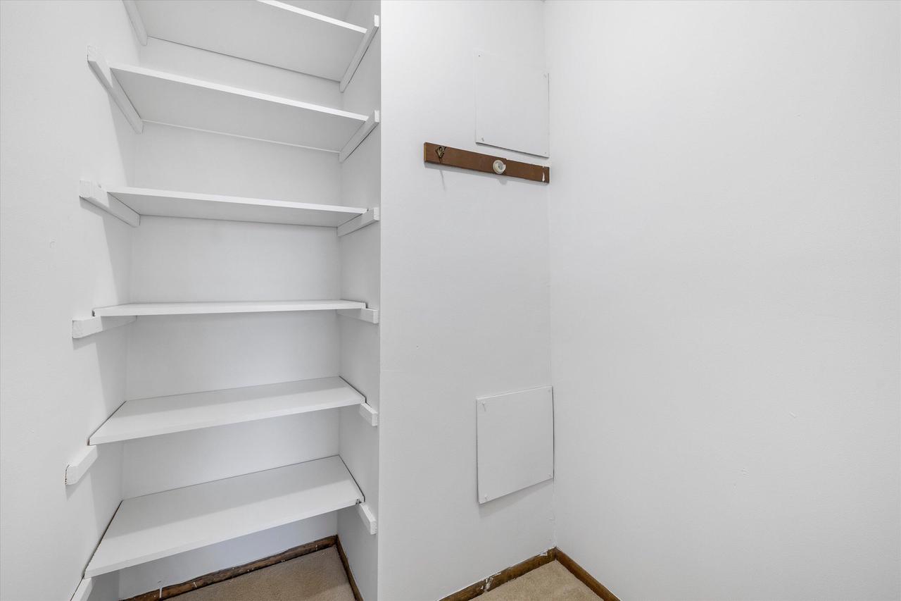 W246S7005 Maple Hill DRIVE