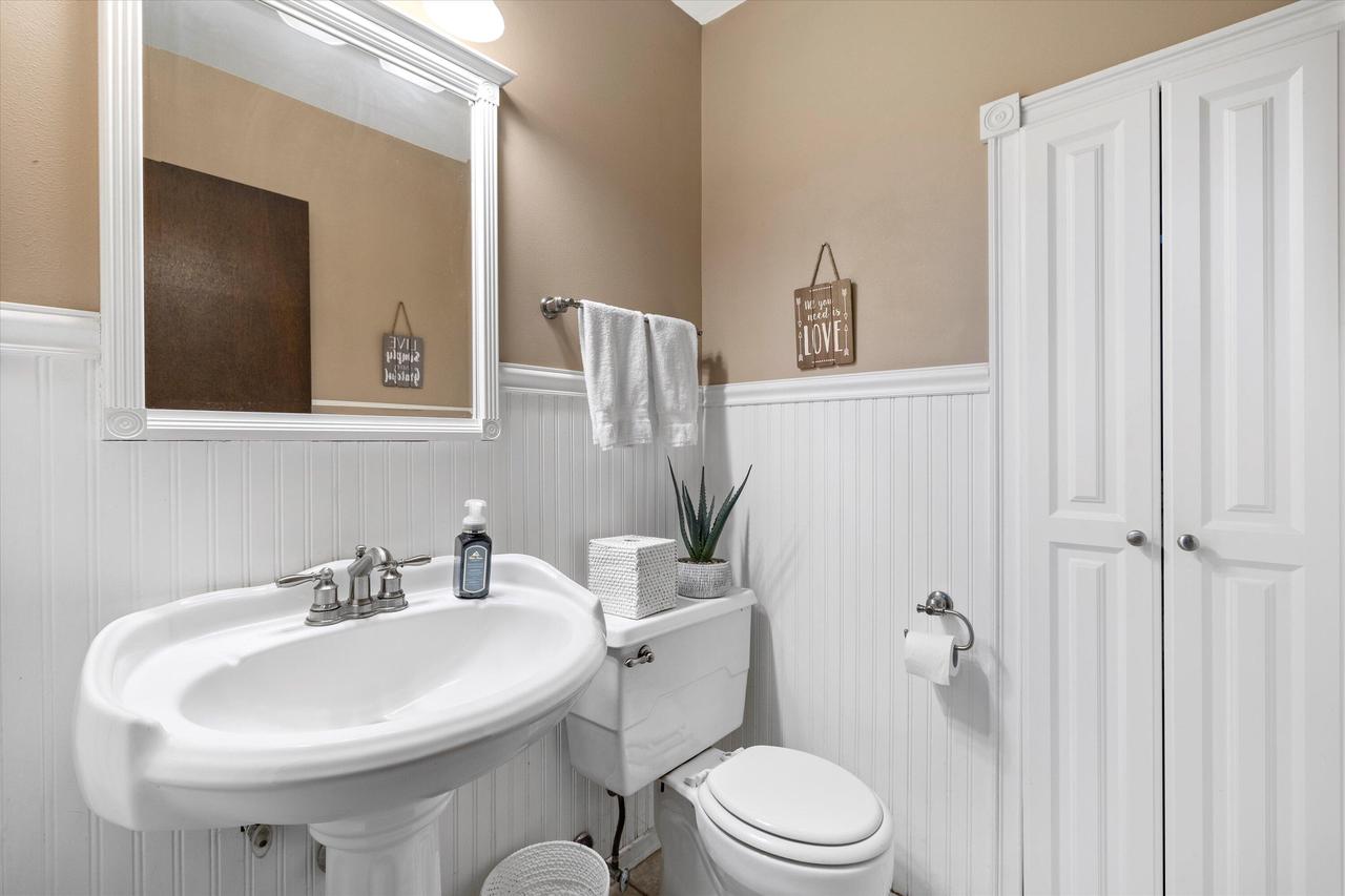 W246S7005 Maple Hill DRIVE