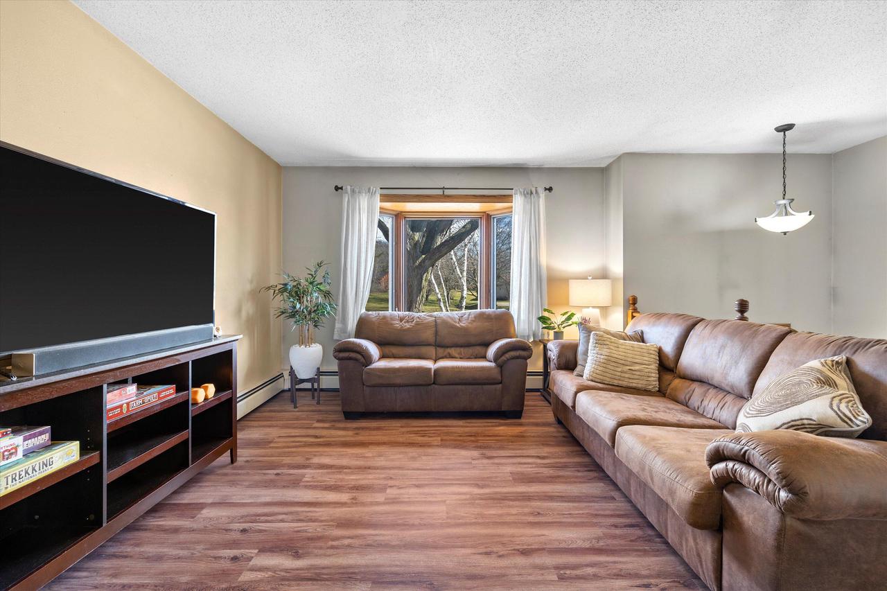 W246S7005 Maple Hill DRIVE