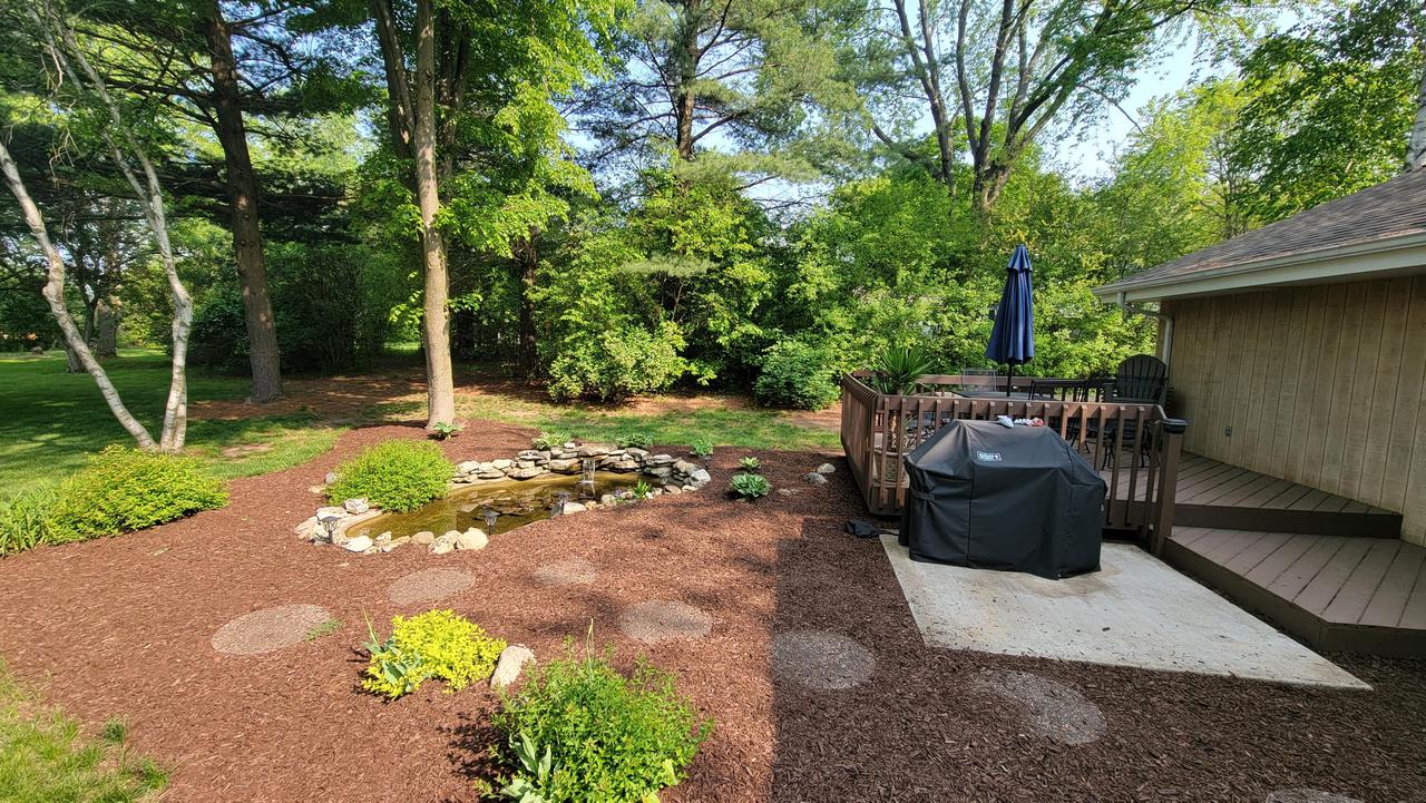 W246S7005 Maple Hill DRIVE