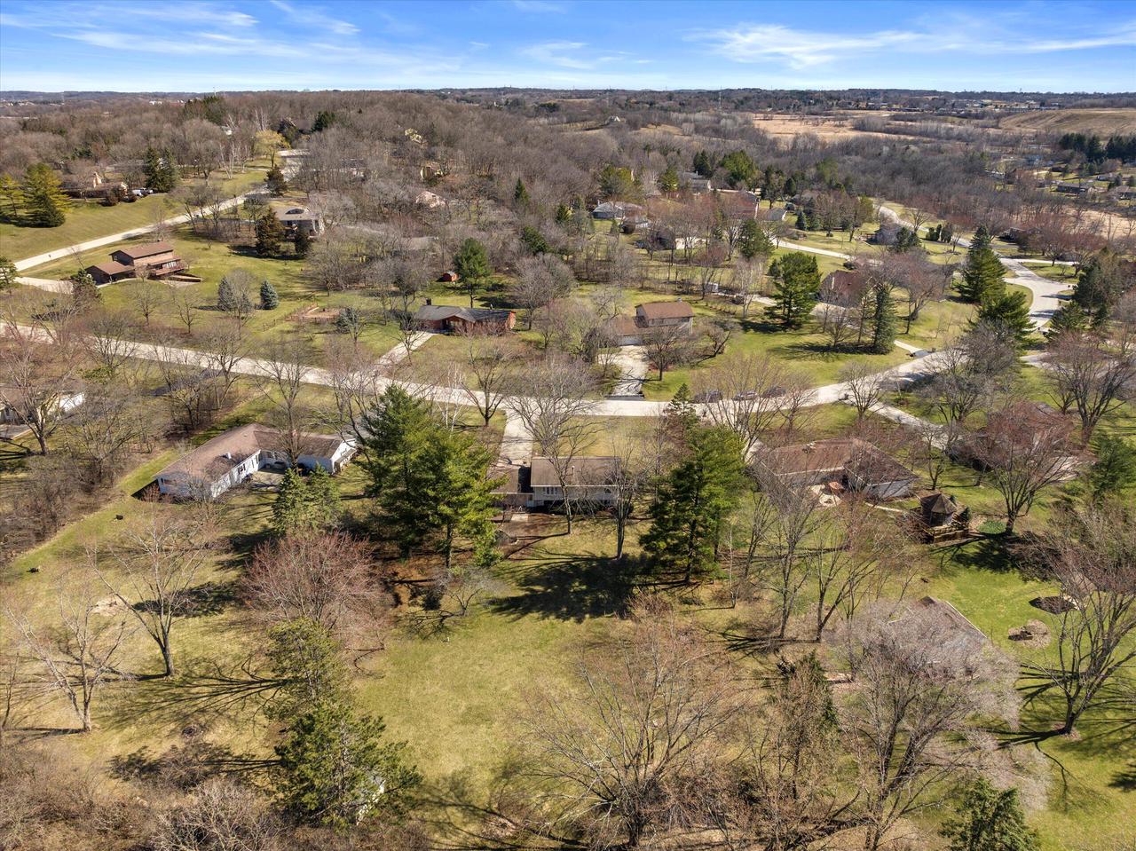 W246S7005 Maple Hill DRIVE